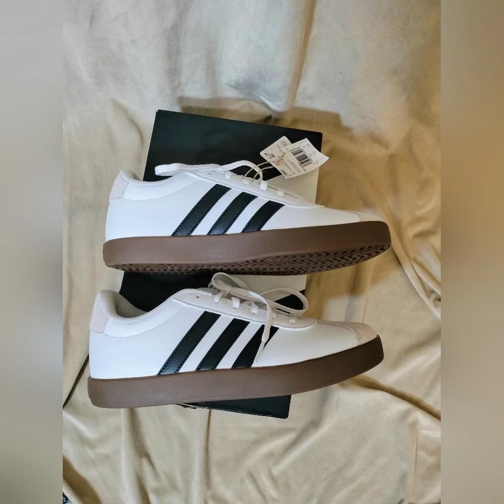 NIB! Adidas VL Court 3.0K. Size 7 Youth/ Women's Size 8.5